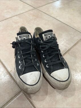 Converse Black and White Low-Top Sneakers size 7 @@@